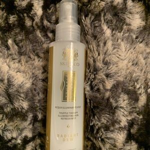 Skin &Co. illuminating face spray